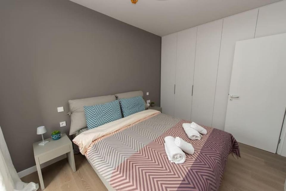 Bed, Photo of the whole room, Bedroom, towels, wardrobe