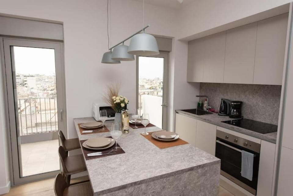 Kitchen or kitchenette, Dining area, minibar, pet friendly, stove