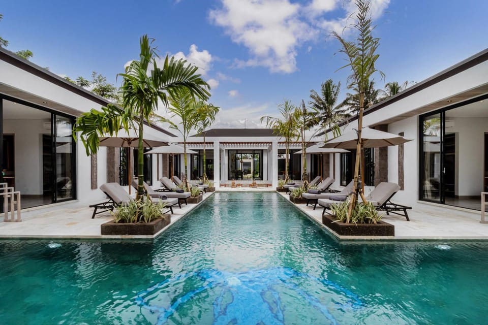 Property building, Pool view, Swimming pool, sunbed
