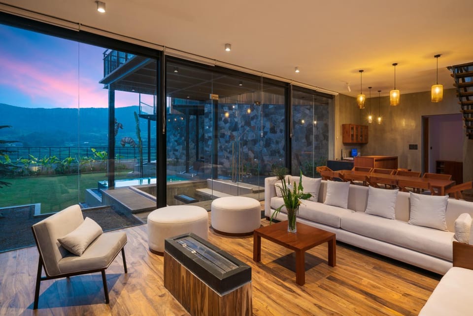 Communal lounge/ TV room, Natural landscape, Living room, Seating area, Mountain view