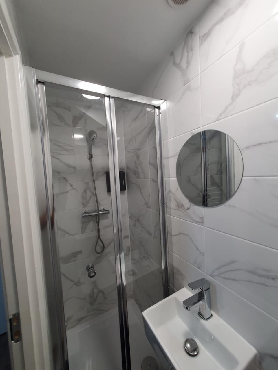 AMH Hotel - Greenford Station Bed and Breakfast in London Borough of Ealing