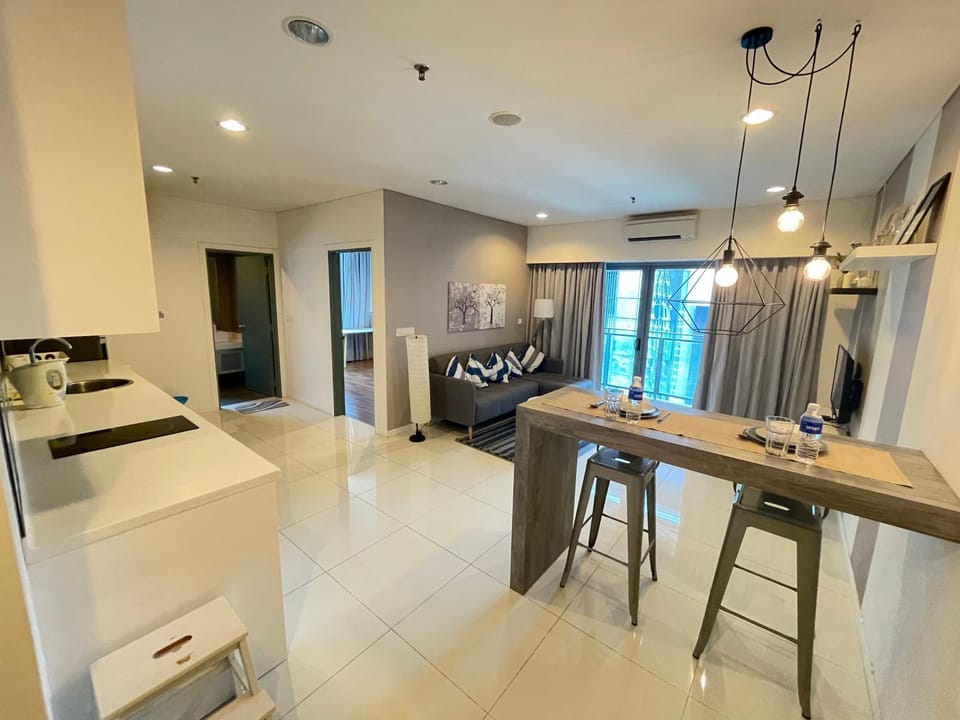 Bed, Kitchen or kitchenette, Living room, Photo of the whole room, Seating area, Dining area, Bedroom
