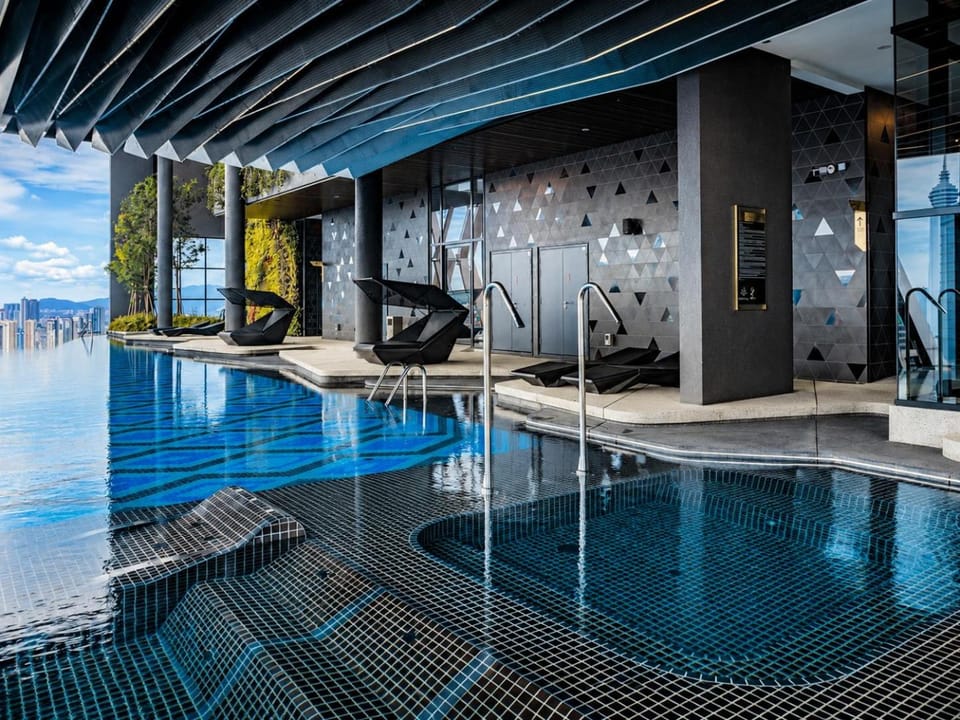 Hot Tub, Swimming pool