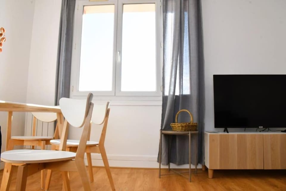 Communal lounge/ TV room, TV and multimedia, Seating area, Evening entertainment
