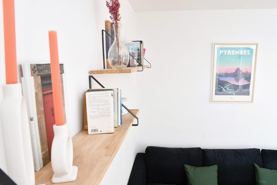 Communal lounge/ TV room, Living room, Seating area