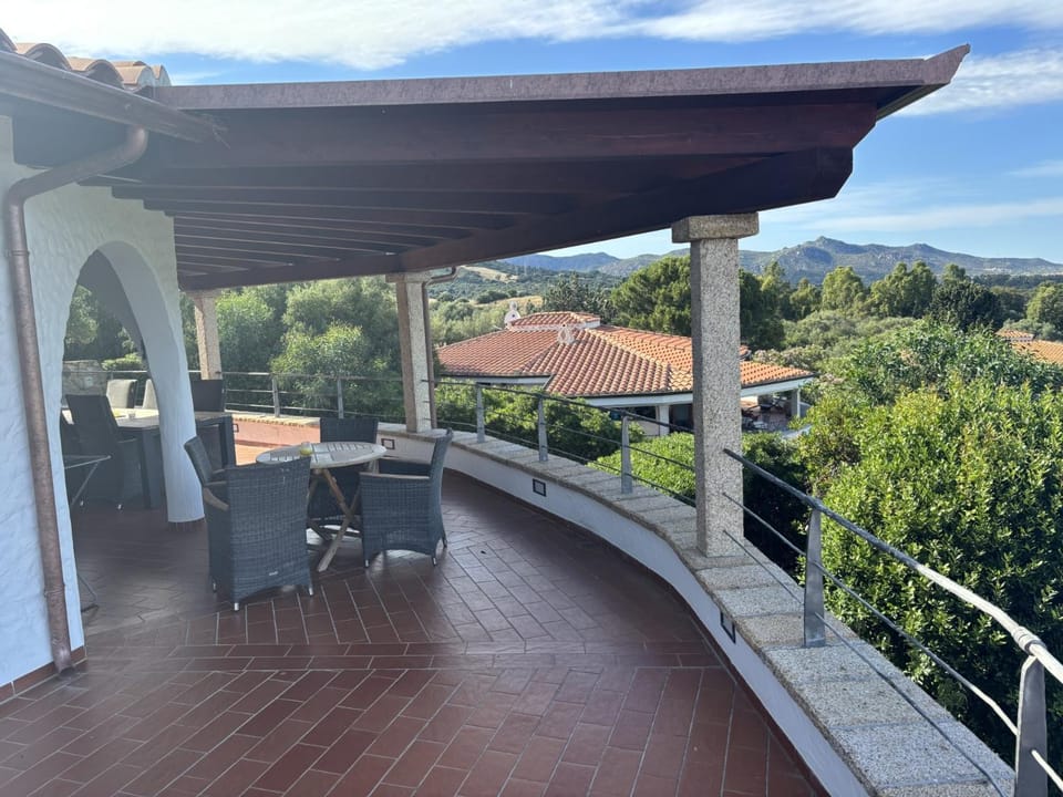 Property building, Balcony/Terrace, Living room