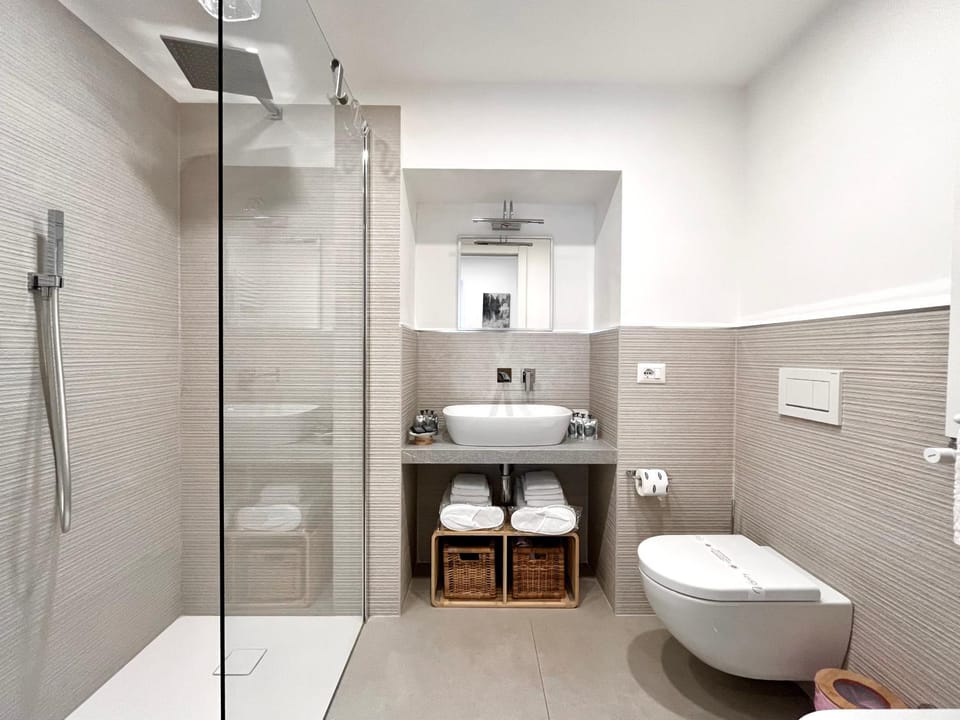 Shower, Toilet, Bathroom, bidet, furniture, heating, heating, internet, internet, towels