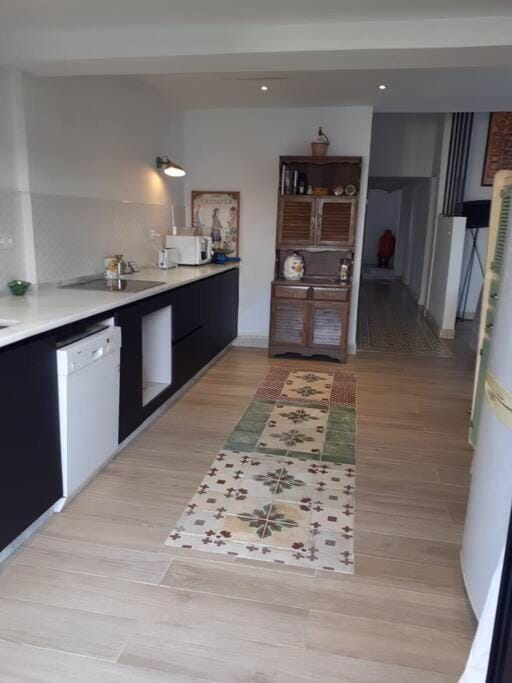 Kitchen or kitchenette, dishwasher, minibar, stove