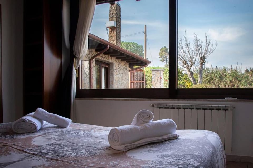 View (from property/room), Photo of the whole room, Bedroom