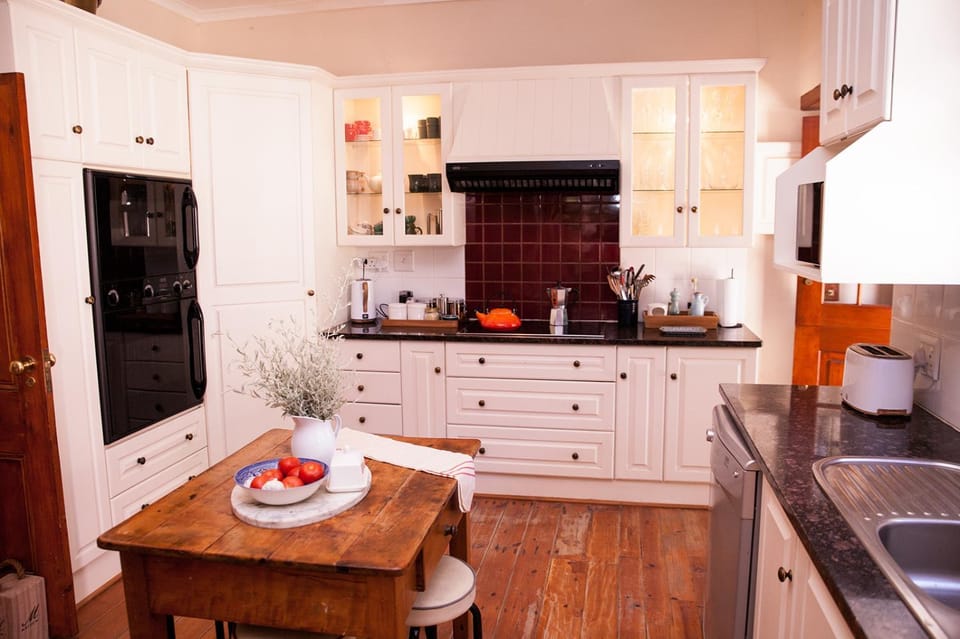 Kitchen or kitchenette, minibar, pet friendly, stove, toaster