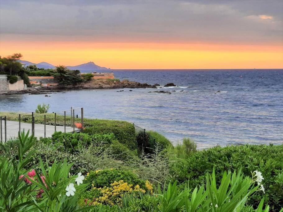 Le Nautile, résidence Les Corailleurs, duplex surplombant la mer, 6 pers Apartment in Fréjus