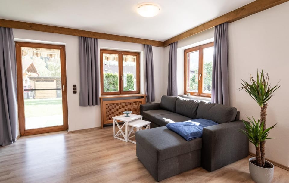 Neu! Sonnige Terrassen-Ferienwohnung in den Bergen Apartment in Sonthofen