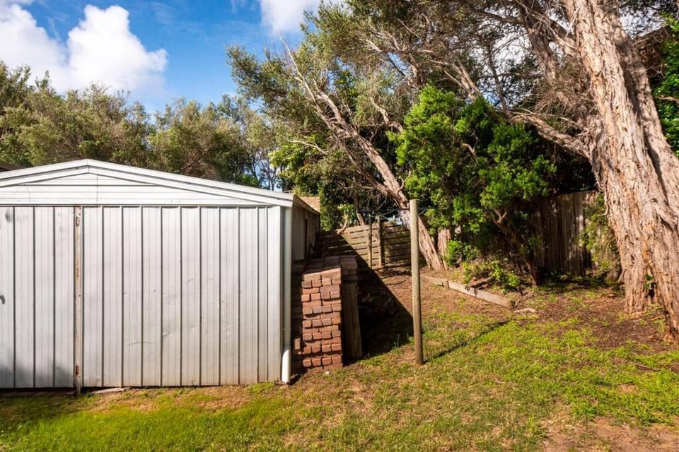 Beach cottage, 4 mins to sea with spacious garden House in Melbourne