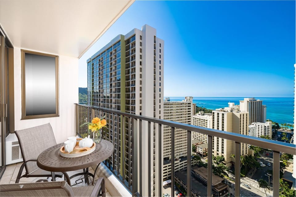 Property building, Patio, Day, View (from property/room), Balcony/Terrace, Seating area, City view, Sea view