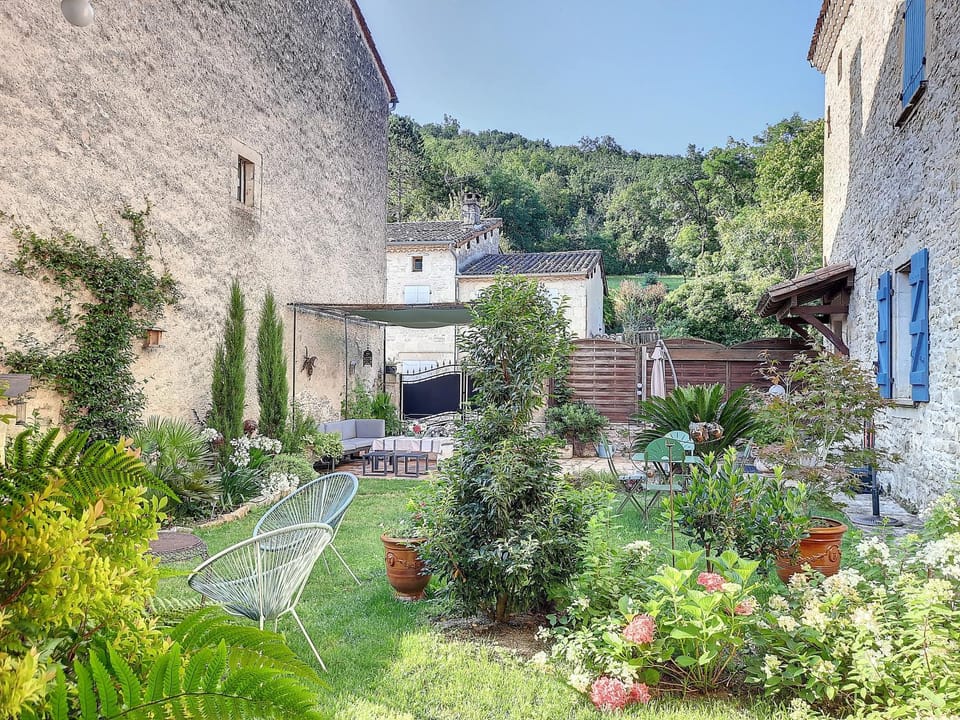 Property building, Natural landscape, Garden view