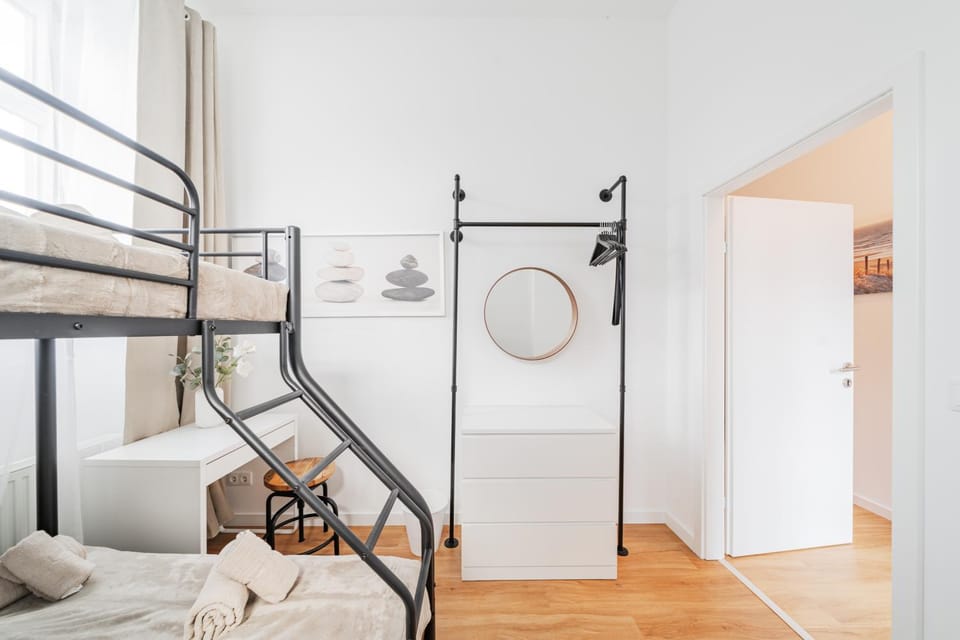 Bed, Photo of the whole room, bunk bed