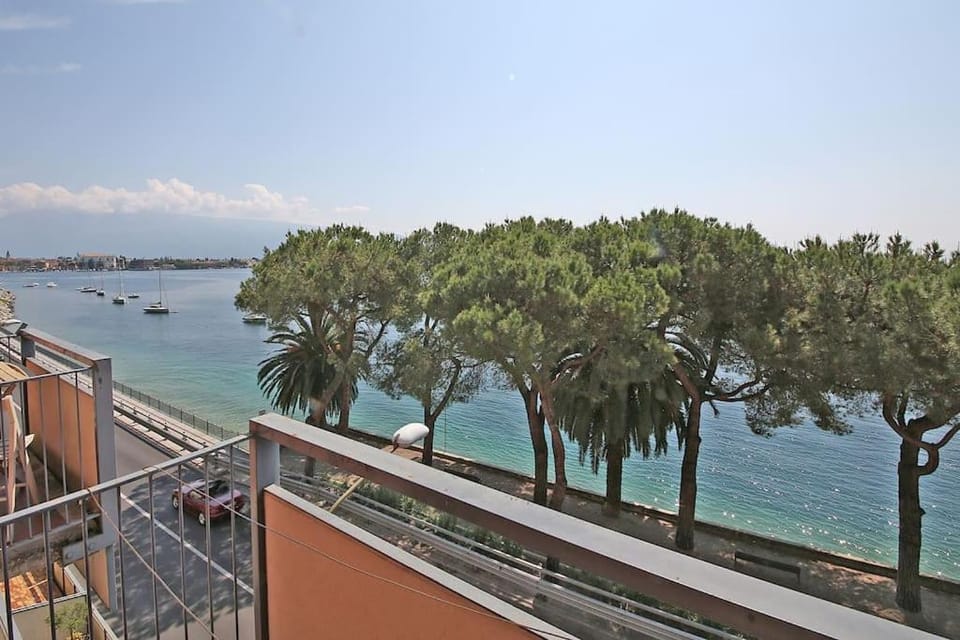 Balcony/Terrace, Lake view