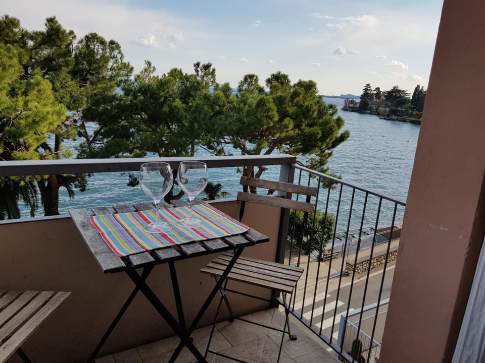 Natural landscape, Balcony/Terrace, Lake view