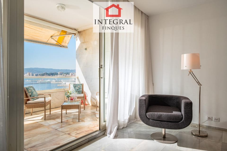 Property building, Natural landscape, View (from property/room), Balcony/Terrace, Living room, Seating area, Sea view