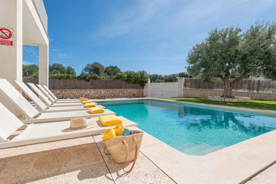 Patio, Pool view, Swimming pool, sunbed