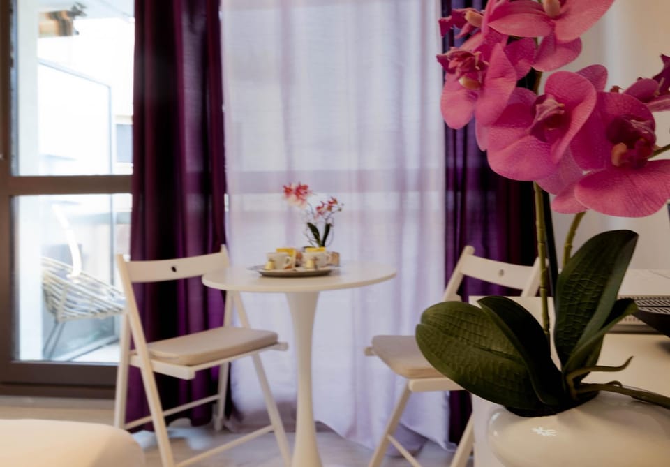 Seating area, Dining area