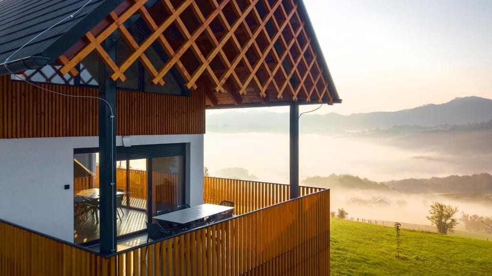 Property building, Day, Natural landscape, Balcony/Terrace, Mountain view