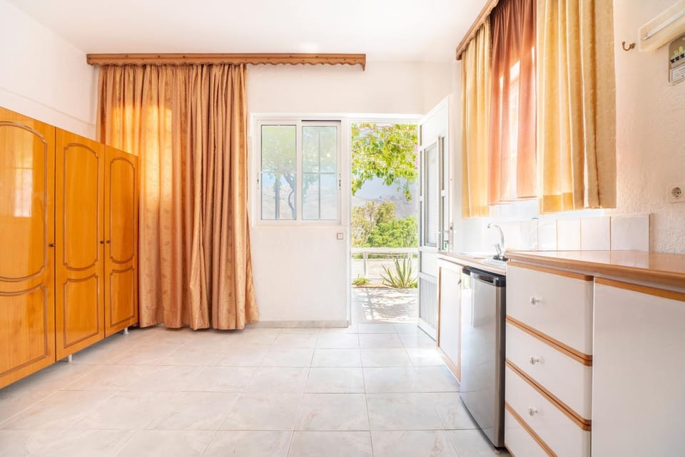 Property building, Kitchen or kitchenette, Living room