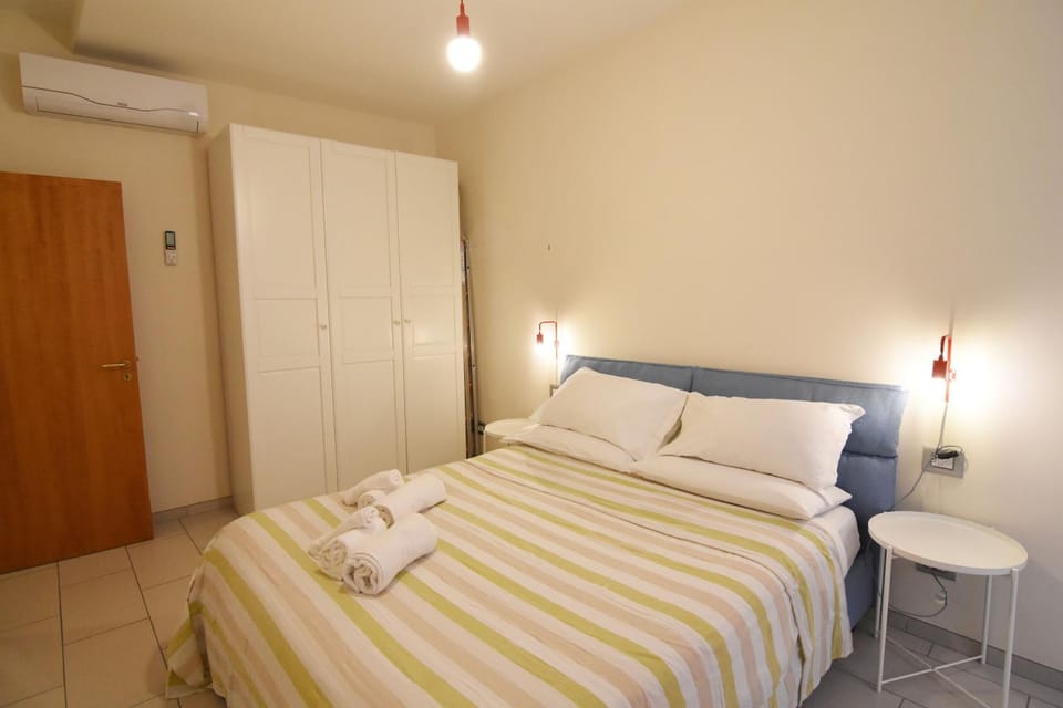 Bed, Photo of the whole room, Bedroom, towels, wardrobe, air conditioner