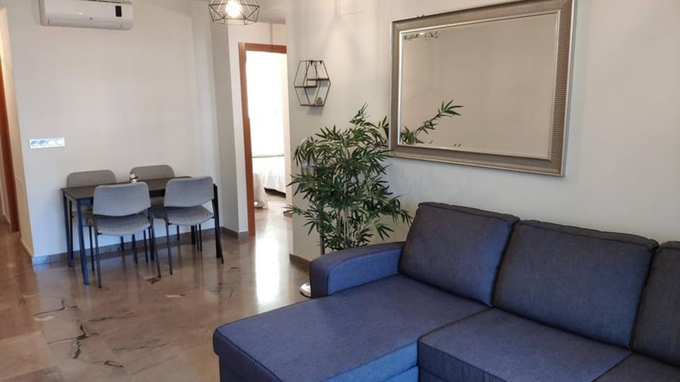 Restaurant/places to eat, Living room, Seating area, air conditioner