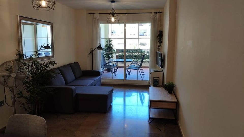 Restaurant/places to eat, TV and multimedia, Balcony/Terrace, Living room, Seating area