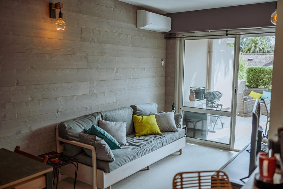 Martine & Thomas Santa Lucia Apartment in Saint-Raphael