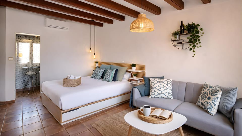 Property building, Swimming pool, Breakfast