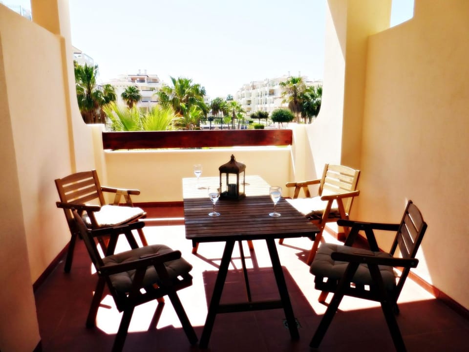 Beautiful 2 bedroom 2 bathroom apartment with pool Apartment in Roquetas de Mar
