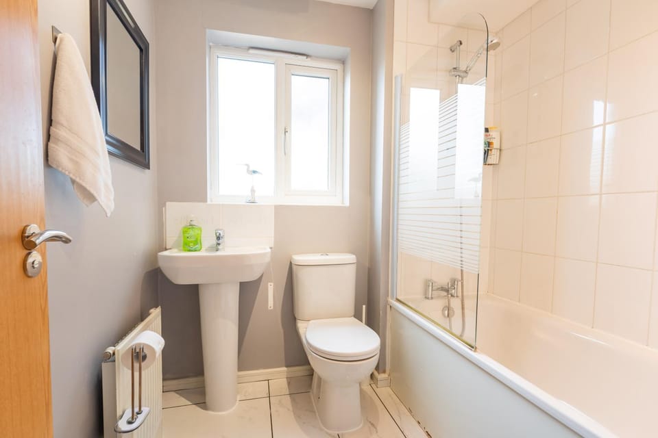Shower, Toilet, Bath, towels