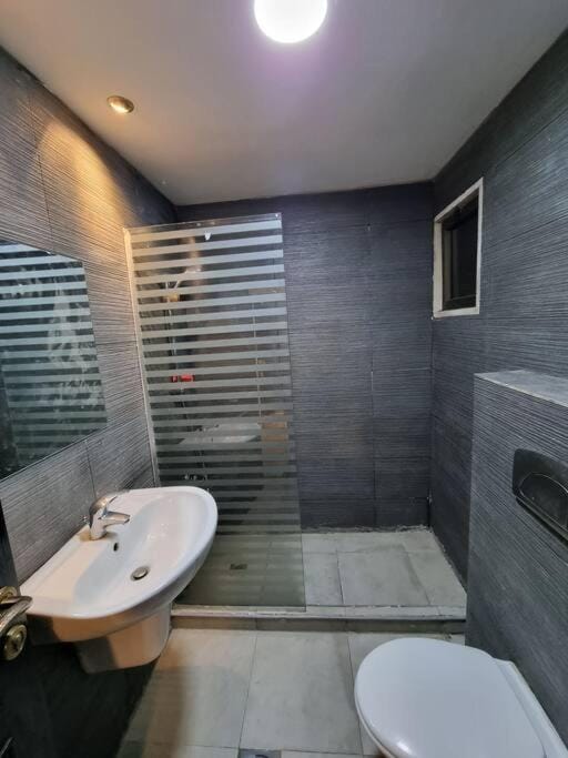 Deir Ghbar 3 rooms apart Apartment in Africa