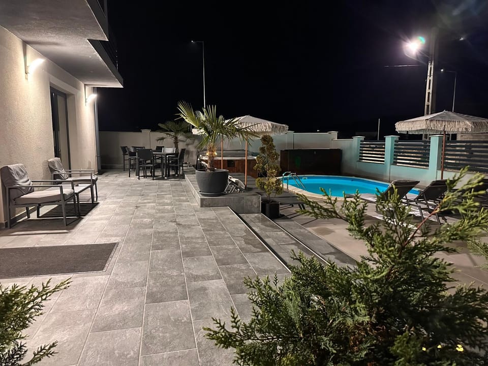 Balcony/Terrace, Swimming pool