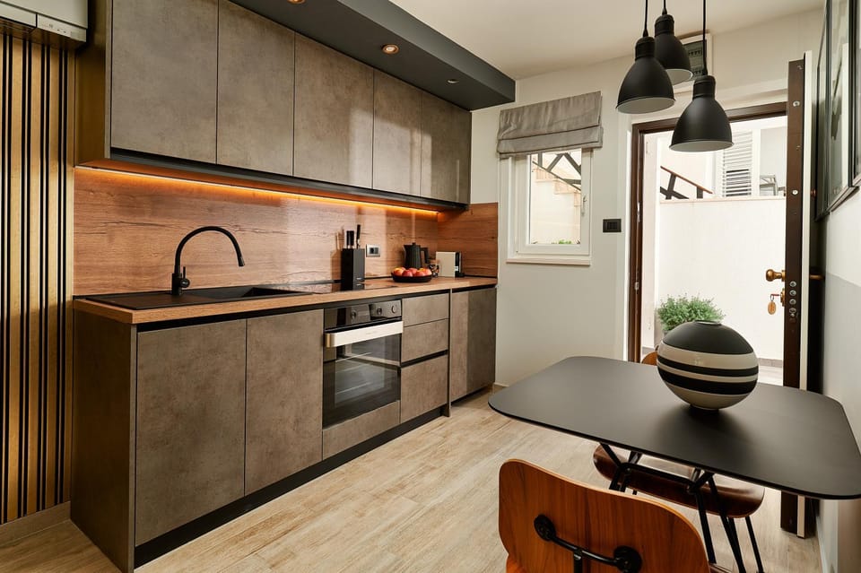 Dining area, pet friendly, kitchen