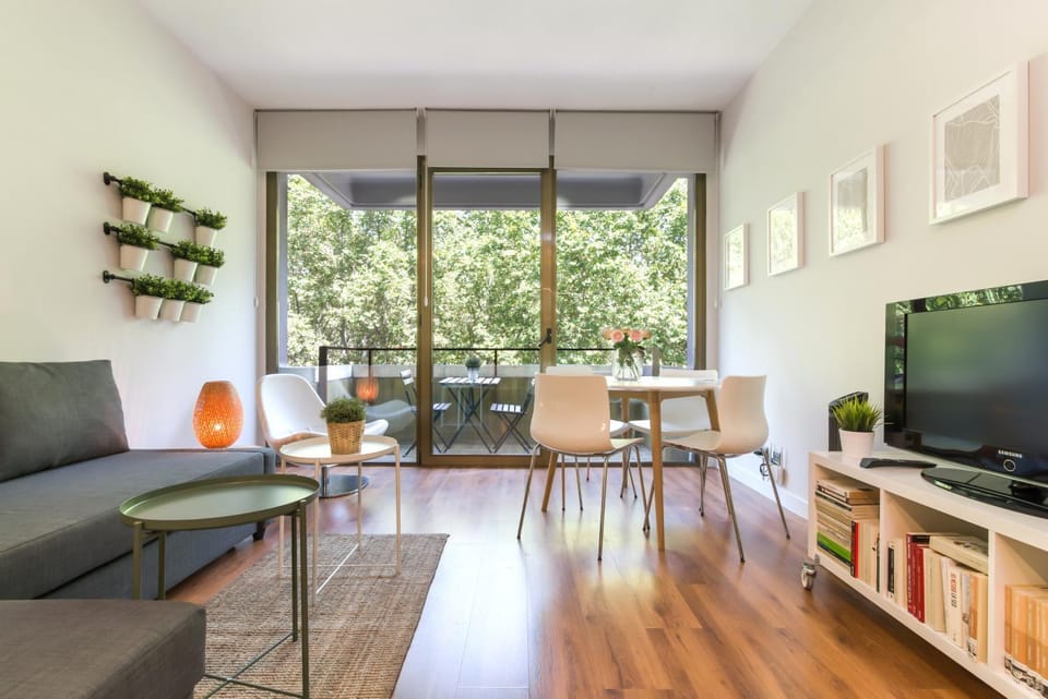 TV and multimedia, Living room, Seating area, Dining area