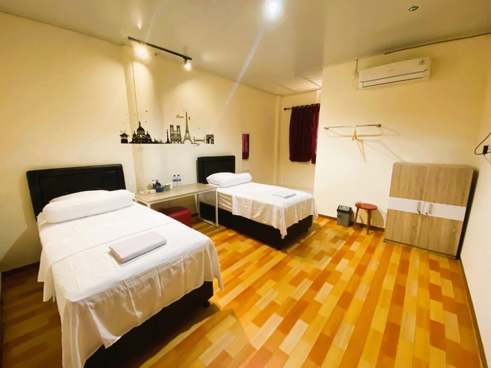 Bed, Photo of the whole room, air conditioner