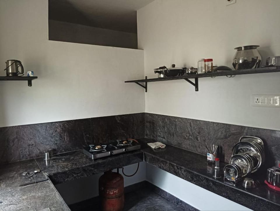 Kitchen or kitchenette, pet friendly, stove