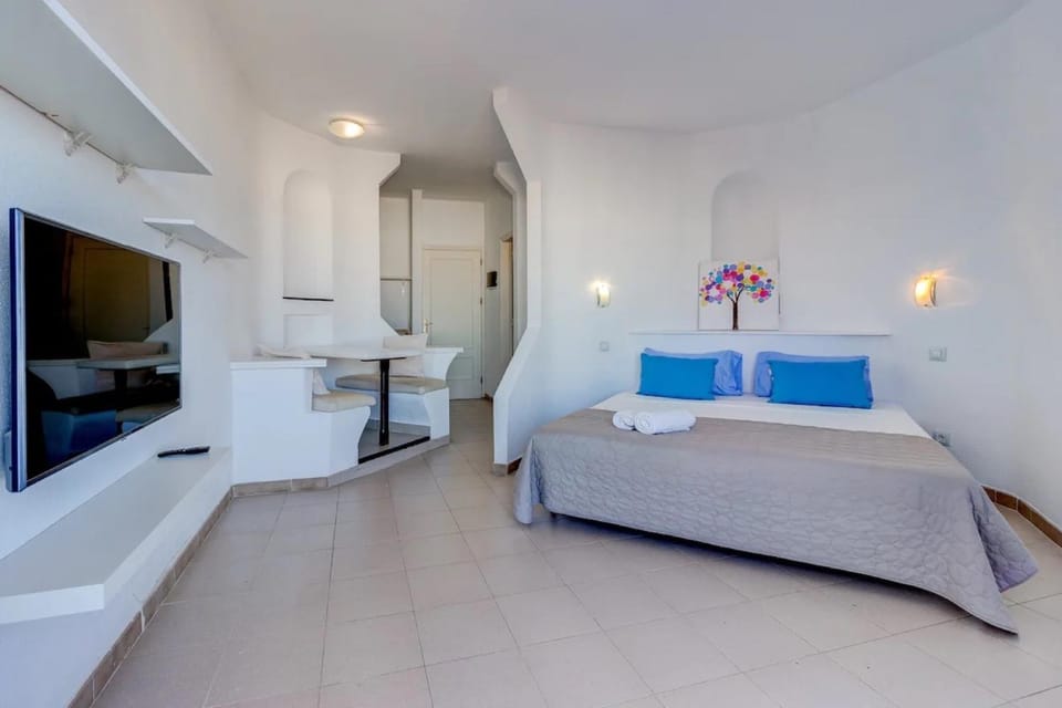 Living room, Bedroom