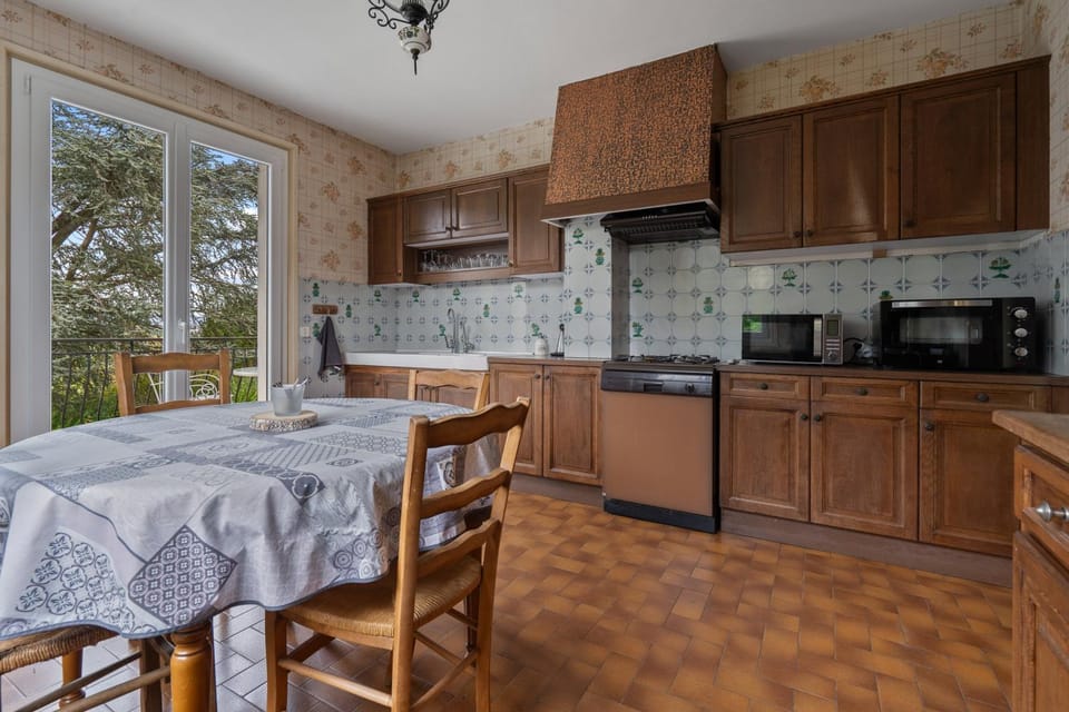 Property building, Kitchen or kitchenette, Living room