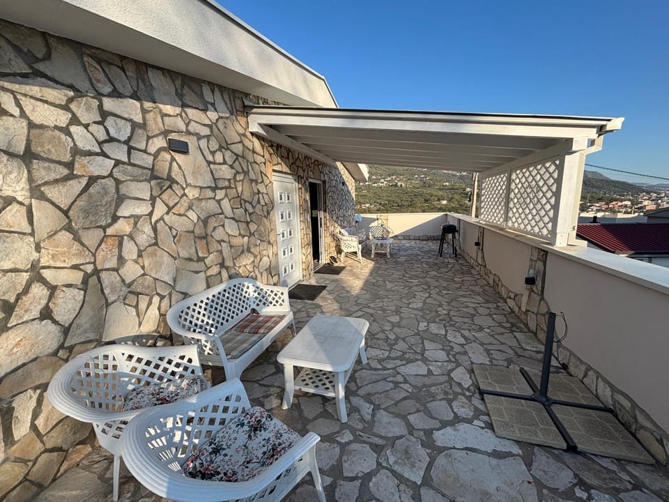 Villa Tunaj new Pool and BBQ Villa in Montenegro