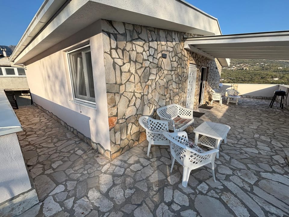 Villa Tunaj new Pool and BBQ Villa in Montenegro