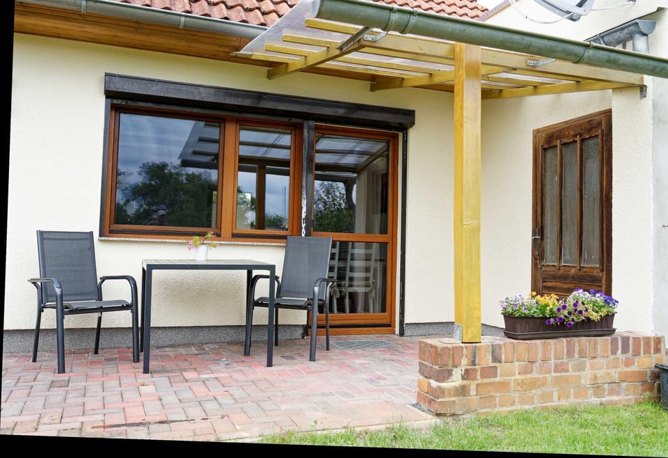 Property building, Garden, Balcony/Terrace, Garden view