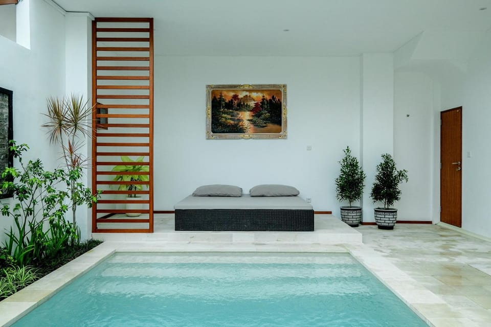 Pool view, Swimming pool, sunbed