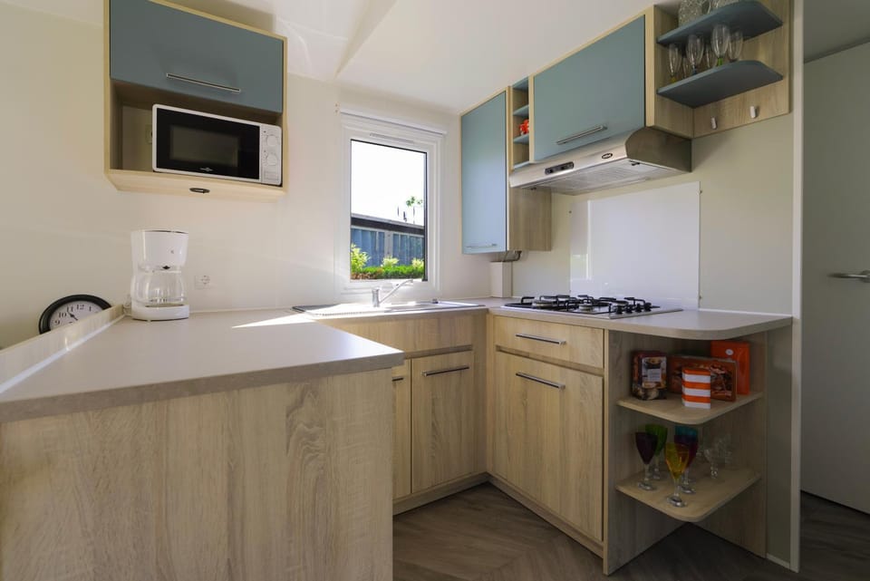 Kitchen or kitchenette, Living room