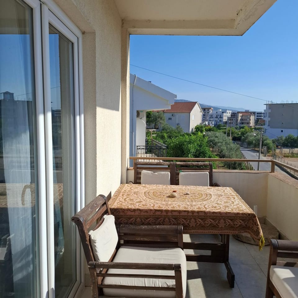 Balcony/Terrace, Garden view