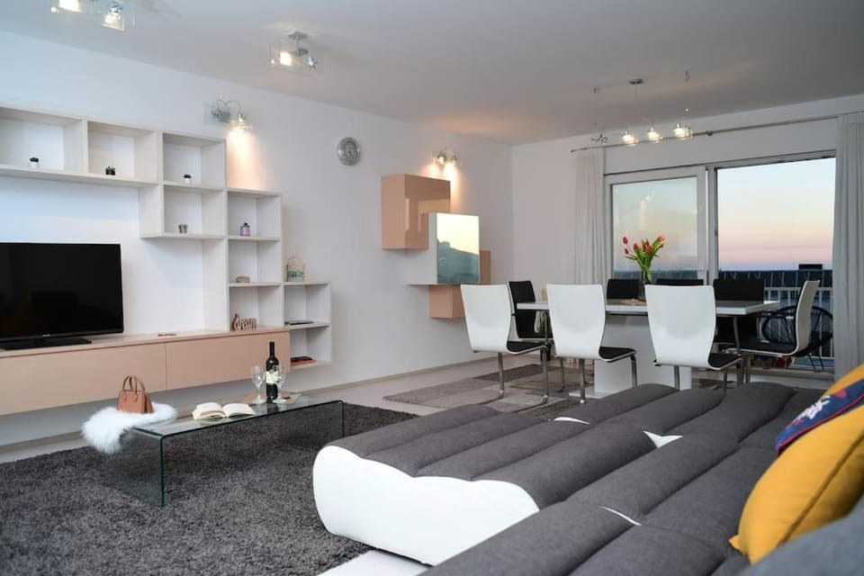 TV and multimedia, Living room, Seating area