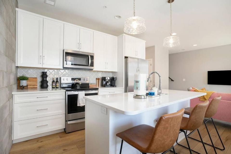 Downtown Holland Condo with Views and Balconies House in Holland